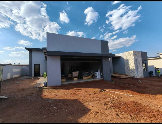 3 BEDROOM FREEHOLD FOR SALE IN CASHAN